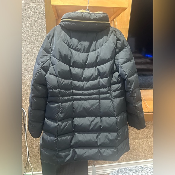 Cole Haan Signature Black Down Puffer Jacket with Faux Fur Trim, Size Large, NWT - Picture 2 of 8
